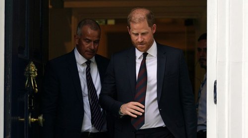 Príncipe Harry acusa 'encubrimiento' tras fallo con Daily Mail