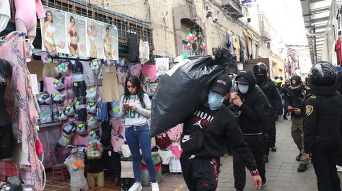 Incautan mercancía por casi $2 millones en operativo en Tepito