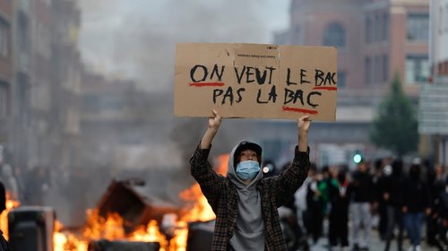 Protestas estudiantiles convocan hasta 450 mil en Francia 
