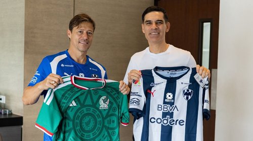 Rafael Márquez recorre centro de entrenamiento de Rayados