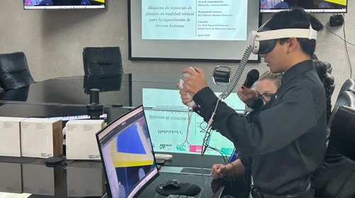 Presentan simulador virtual para operar máquina de inyección