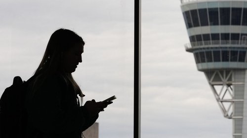 Retrasan vuelos al noreste de EUA por fallas en centro de control