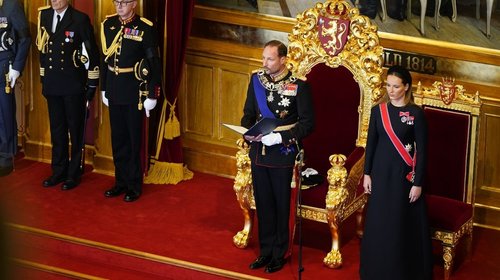 Haakon VIII inicia su reinado en Noruega tras muerte de Harald V