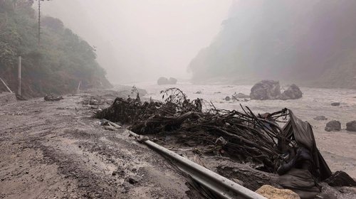 Elevan a 160 los fallecidos a causa de riada en Nepal