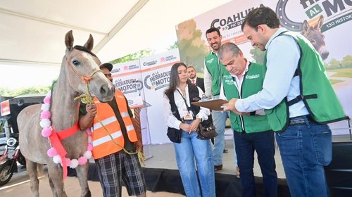 'De la Herradura al Motor' jubila a 130 equinos en Torreón