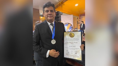 Reconocen 31 años de trayectoria periodística a Salvador Maceda