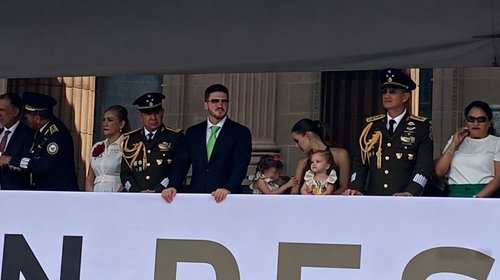 Con desfile cívico, Nuevo León celebra Independencia de México
