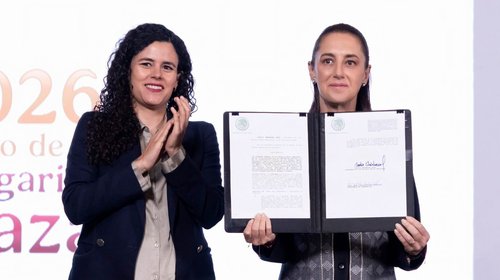 Sheinbaum firma decreto de nacionalidad única para candidatos