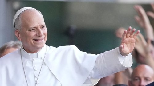 Sheinbaum desea pronta recuperación al papa León XIV tras cirugía