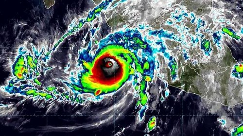 Mantiene Simón categoría 4 cerca de costas de Jalisco y Colima