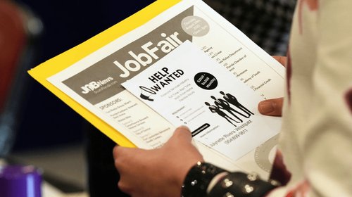 Solicitudes de desempleo en EUA bajan a 206,000 la semana pasada