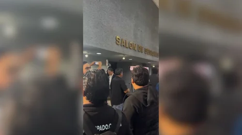 suena_la_alarma_de_incendios_en_el_congreso_por_una_veladora_c50a388377