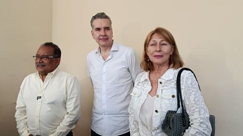 Se reúnen Waldo, Mijes y Tatiana; desconocen a Clara Luz