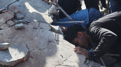 Contabilizan 69 muertos por sismo de magnitud 7.4 en Colombia