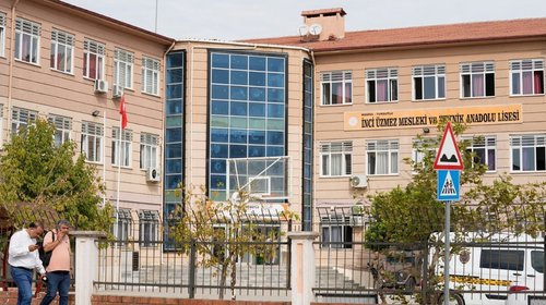 Tiroteo deja al menos 11 heridos frente a secundaria en Turquía