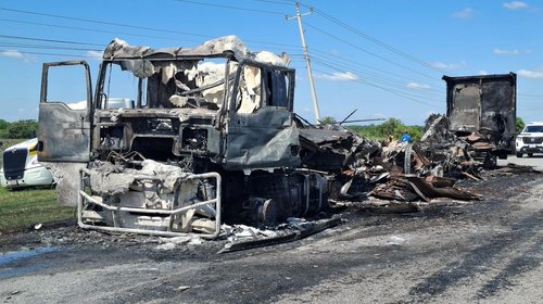 Incendio consume tractocamión en la carretera Tampico-Mante