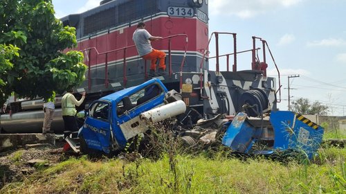 Impacta tren a camioneta repartidora de gas en Altamira