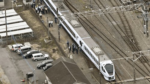 Tren expreso arrolla a cuatro trabajadores en estación de Japón