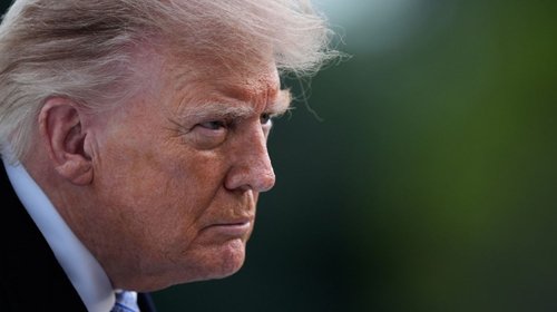 Trump sugiere que ni EUA ni China frenarán el desarrollo de la IA