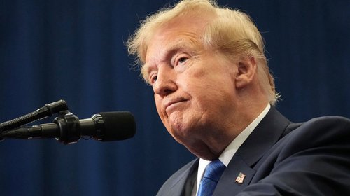 Trump 'no intenta' forzar a Irán, pero pide al pueblo sublevarse