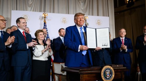 Trump presenta America.gov como defensa al desarrollo de la IA