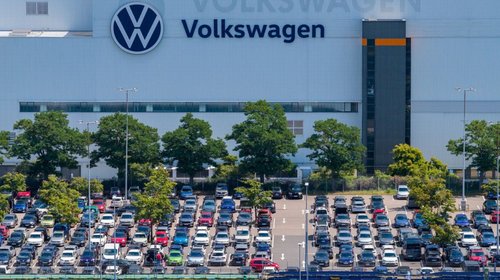 Volkswagen busca evitar cierres de plantas al recortar costos