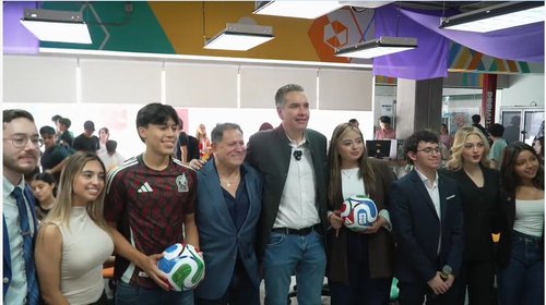 Impulsa Waldo Fernández con charla liderazgo juvenil