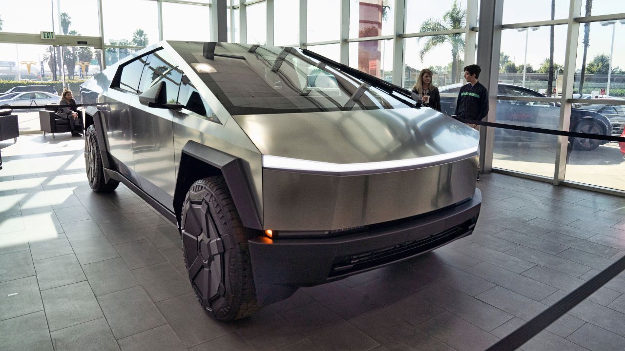 ¡Llegó A España! Pero El Cybertruck De Tesla No Está A La Venta. - p9gf4f3