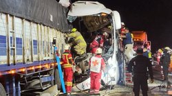 Camionazo_deja_dos_muertos_y_35_heridos_en_carretera_Zaragoza_Victoria_jpg_b29621bf0e