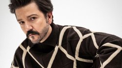 Diego_Luna_con_sueter_negro_0ff9a1e576