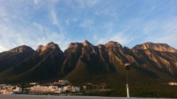 Mujer_cae_desde_20_metros_de_altura_en_Cerro_de_las_Mitras_22b21feeab