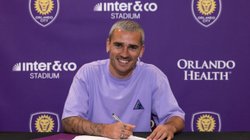antoine_griezmann_firma_orlando_city_3d22391c87