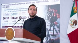 aumentan_doctores_de_especialidad_de_8_mil_a_18_mil_bfa07214d5