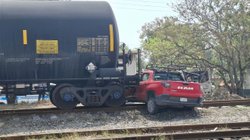 choque_tren_camioneta1_feafb9e841
