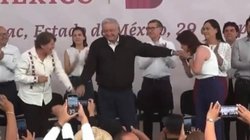 critican_a_alcaldesa_por_besar_mano_de_amlo_30c9768784