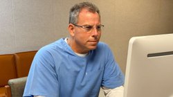 escena_erik_menendez_6f464cad45