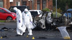 estalla_coche_bomba_fuera_comisaria_irlanda_del_norte_c78d4040a6