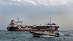 iran_interrumpe_transito_petroleros_estrecho_ormuz_e54a4e6466