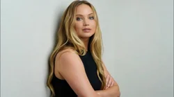 lawrence_explora_un_nuevo_genero_al_actuar_en_hazme_el_favor_2e81eee7e4