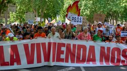 miles_protestan_espana_por_alza_costos_vivienda_b7c072dfa0