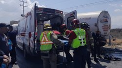 rescatan_conductor_choque_camion1_60484db439