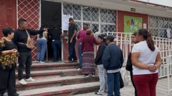 retraso_en_instalacion_casilla_provoca_larga_espera_9894452644