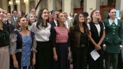 sheinbaum_salma_hayek_29eecb8cd5